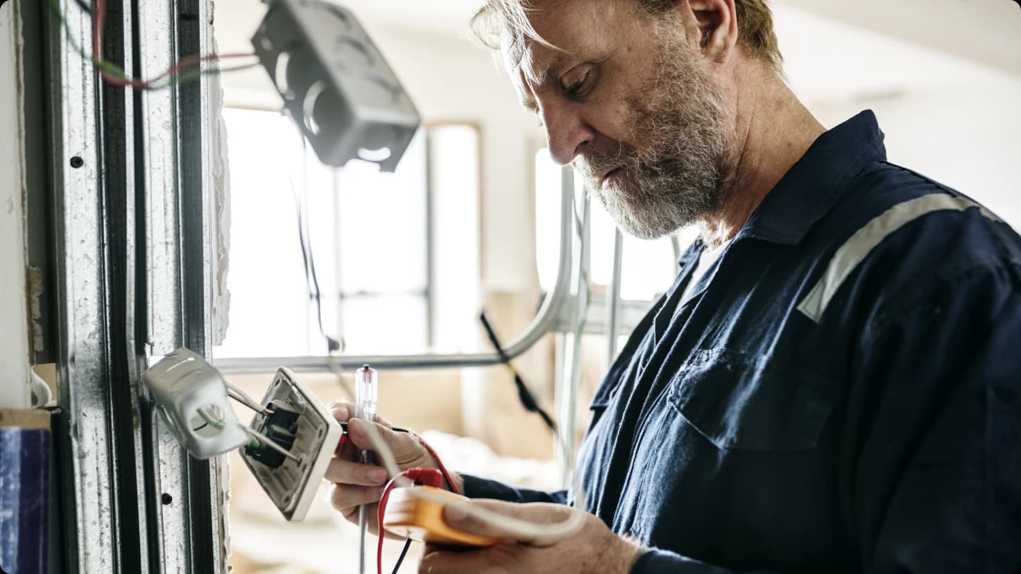 Electrician Technician