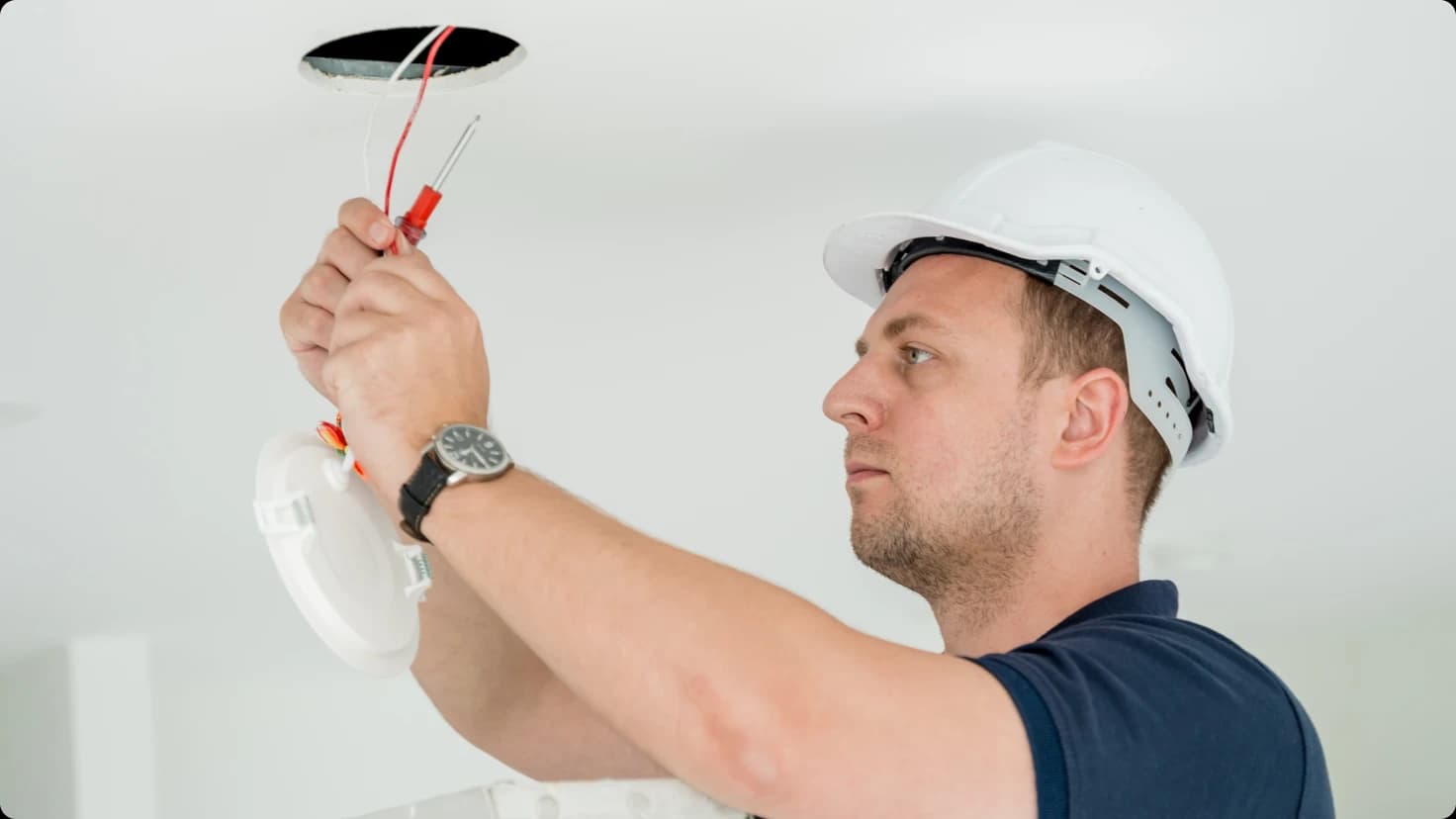 Electrician Technician
