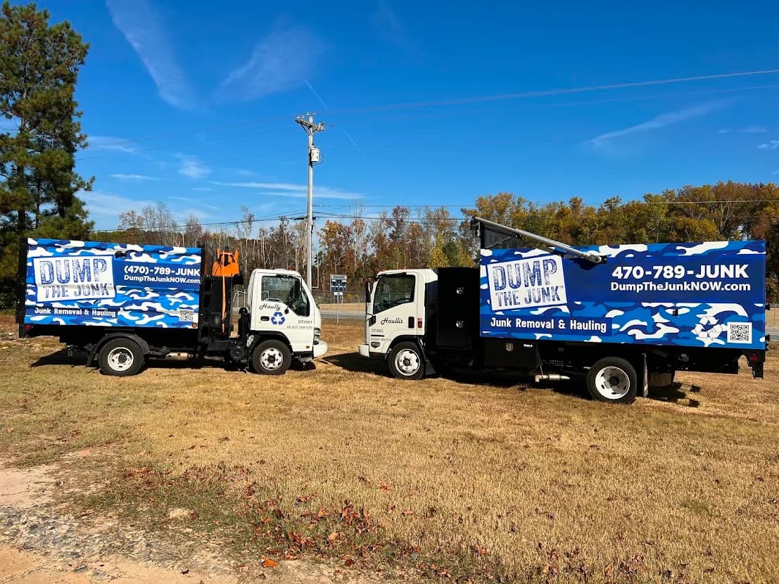 Two Blue Trucks Slam Dunkin V1641046