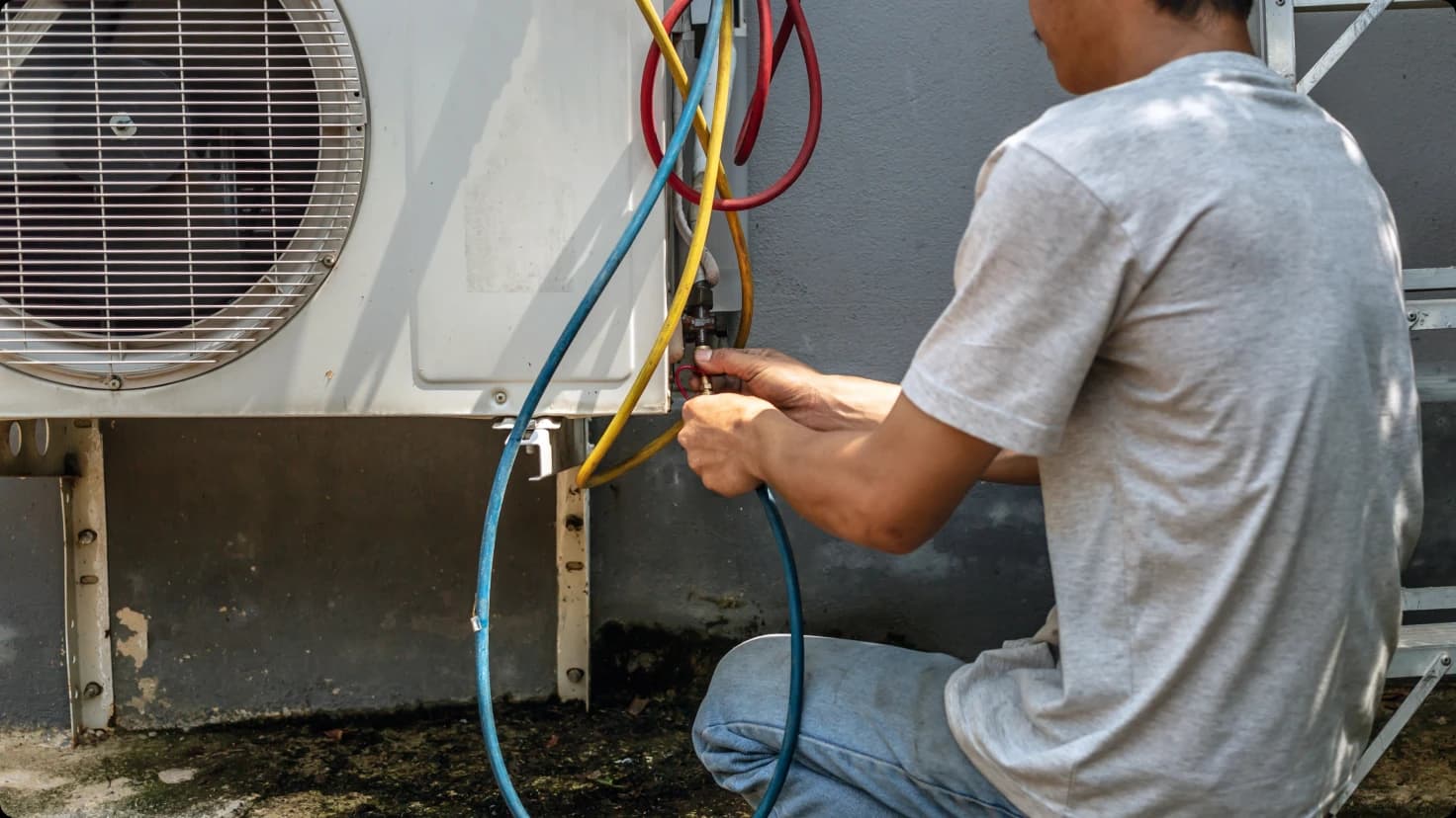 Hvac Technician Install Ac Unit